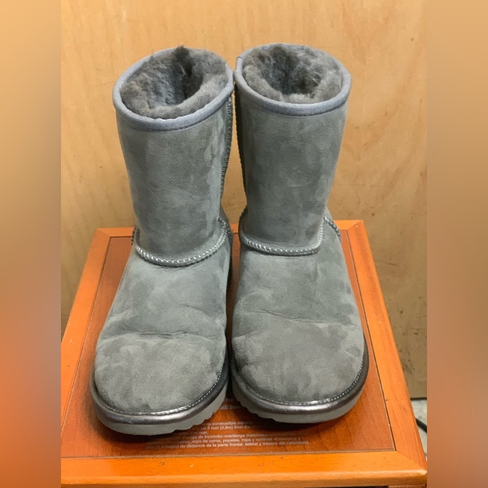 UGG Gray Suede Boots with Fur Lining. Size-5